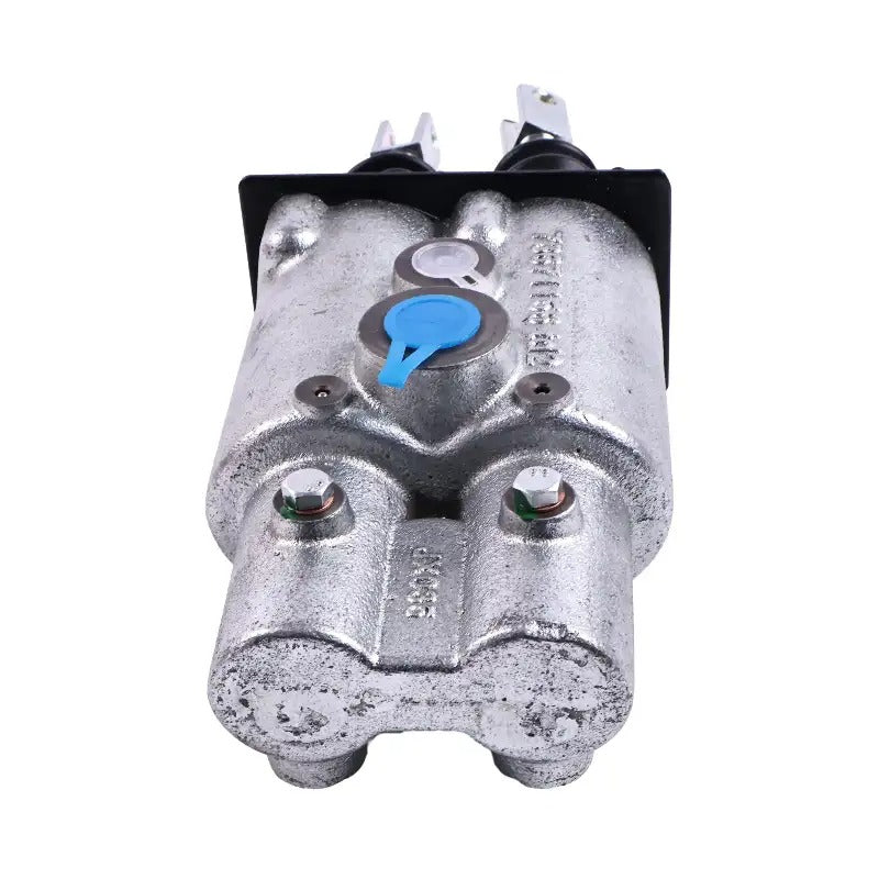 Twin Brake Master Cylinder 47777898 for New Holland T1804 T2104 T2304 T7.220 T7.230 T7.235 T7.245 T7.250 T7.260 T7.270 T7030 T7040 T7050 T7060 T7070 - KUDUPARTS