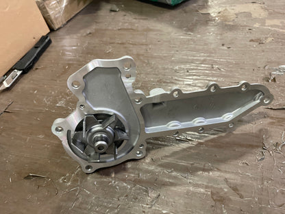 Bomba de agua 6684865 6684866 para Bobacat 5600 5610 S150 S160 S175 S185 S205 T180 T190 (Envío solo a EE. UU.)