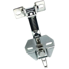 Pour le verrouillage du couvercle du moteur de l'excavatrice Kobelco SK