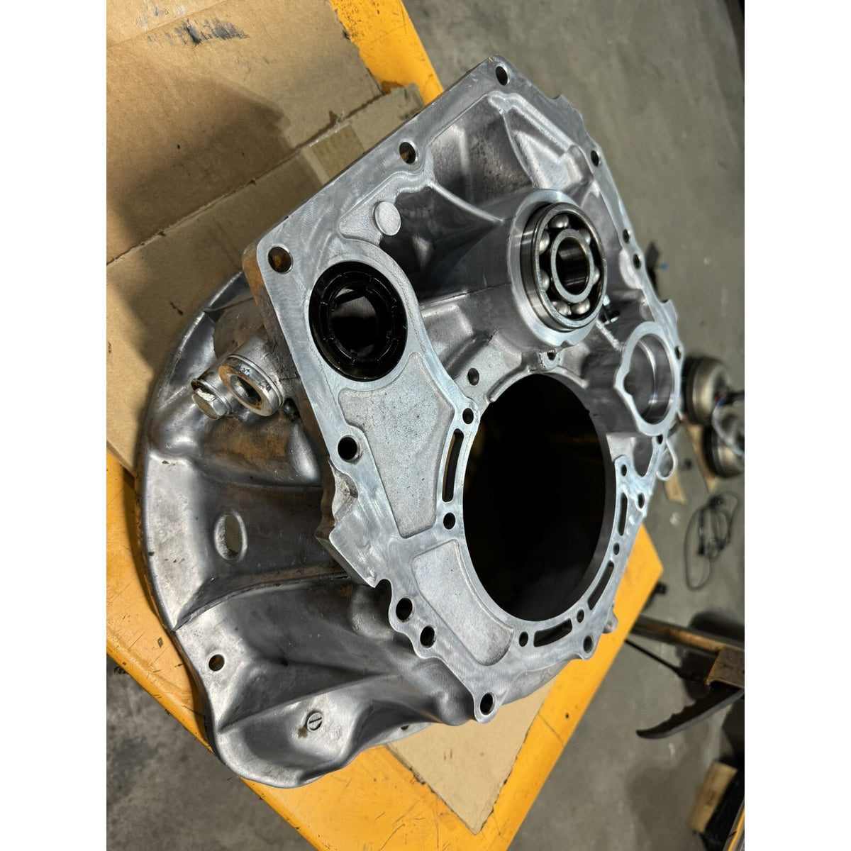 Transmission Housing 32552-U2261-71 for Toyota Engine 1DZ 1ZS 4Y Forklift 8FGU20 8FGU25 8FGU30 8FGU32 8FG18B 8FG25B 8FG30B - KUDUPARTS