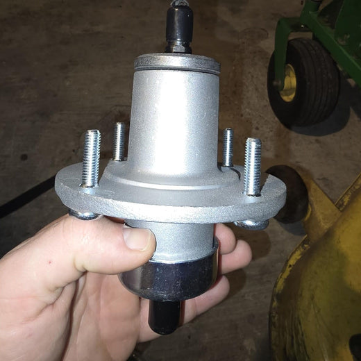 Blade Spindle Assembly AM137483 for John Deere X300 X300R X310 X305R X340 X360 Z235 Z245 Z255 - KUDUPARTS